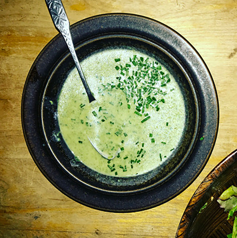 6 cups water (vegetable or chicken broth will add more flavor)
3 large potatoes (about 1-1/2 lbs.), peeled and roughly chopped
6-8 cups nettle leaves, washed and prepared as described above.
3 tbsp butter
1 cup heavy cream
4 tbsp chopped chives
Salt and pepper to taste